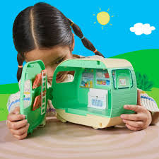 Peppa Pig Three Little Piggies Caravan Playset